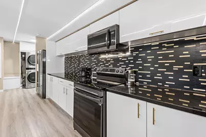 4641 Wild Indigo Street #433, Houston, TX 77027 - Photo 4