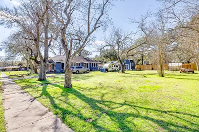 105 W Stockbridge Street, Eagle Lake, TX 77434 - Photo 6