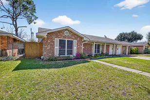 6015 De Moss Dr, Houston, TX 77081 - Photo 2