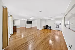 6015 De Moss Dr, Houston, TX 77081 - Photo 4