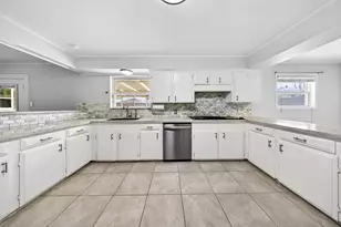 6015 De Moss Dr, Houston, TX 77081 - Photo 14