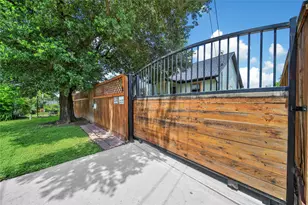 2314 Carr St, Houston, TX 77026 - Photo 2