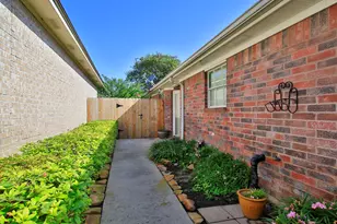 422 Cherry Laurel Dr, Tomball, TX 77375 - Photo 4