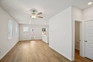 555 Avisa Dr, Kemah, TX 77565 - Photo 4