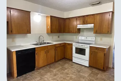 101 Willenberg Road #9, Lake Jackson, TX 77566 - Photo 2