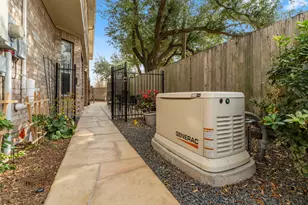 1302 Ella Pl, Houston, TX 77008 - Photo 4