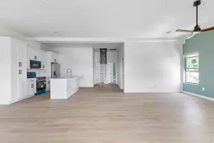 1325 35th St, Galveston, TX 77551 - Photo 6