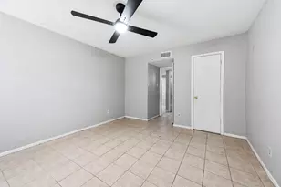 9616 Long Point Rd, Houston, TX 77055 - Photo 14