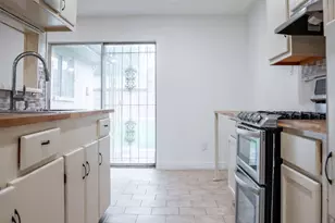 12130 Glen Hollow Dr, Houston, TX 77048 - Photo 4