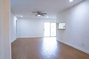 12130 Glen Hollow Dr, Houston, TX 77048 - Photo 2