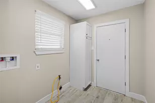 9402 Val Verde St, Houston, TX 77063 - Photo 14