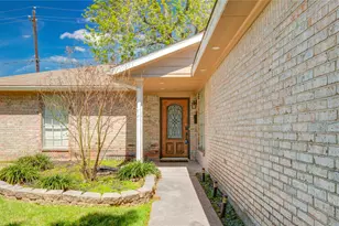 9402 Val Verde St, Houston, TX 77063 - Photo 4