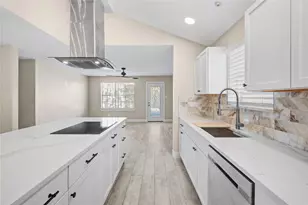 9402 Val Verde St, Houston, TX 77063 - Photo 12