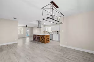 9402 Val Verde St, Houston, TX 77063 - Photo 8