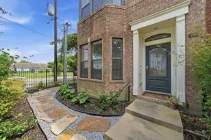 2110 Shearn St, Houston, TX 77007 - Photo 2