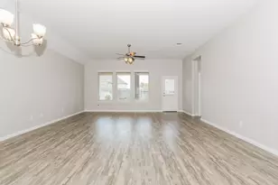 14221 Rainier Peak Crossing, Conroe, TX 77384 - Photo 2
