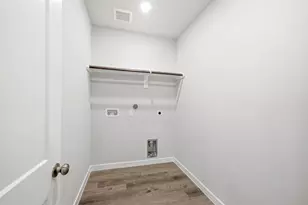 302 Amy St, Angleton, TX 77515 - Photo 8