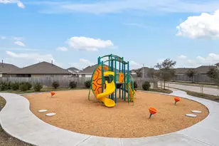 302 Amy St, Angleton, TX 77515 - Photo 24