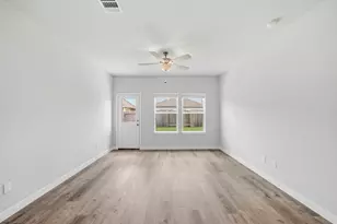 302 Amy St, Angleton, TX 77515 - Photo 10