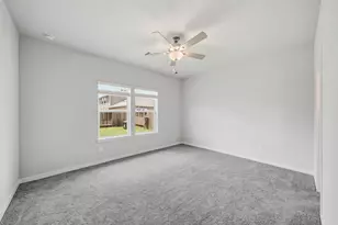 302 Amy St, Angleton, TX 77515 - Photo 12