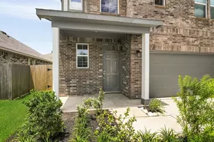 302 Amy St, Angleton, TX 77515 - Photo 2