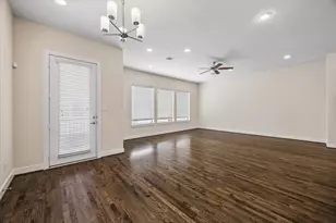 1029 Green Kensington Dr, Houston, TX 77008 - Photo 6