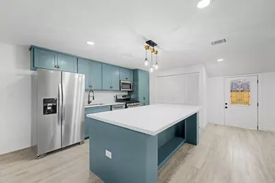 5719 Southwind Street, Houston, TX 77033 - Photo 6