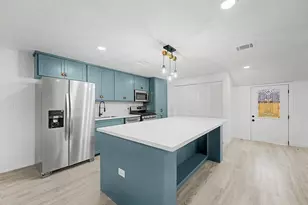 5719 Southwind St, Houston, TX 77033 - Photo 6