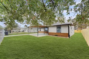 5719 Southwind St, Houston, TX 77033 - Photo 2