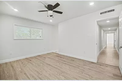 2005 Mary Moody Northen Boulevard, Galveston, TX 77551 - Photo 16