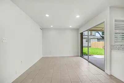2005 Mary Moody Northen Boulevard, Galveston, TX 77551 - Photo 12