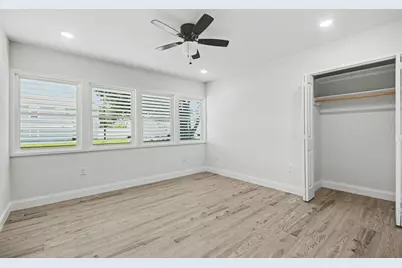 2005 Mary Moody Northen Boulevard, Galveston, TX 77551 - Photo 20