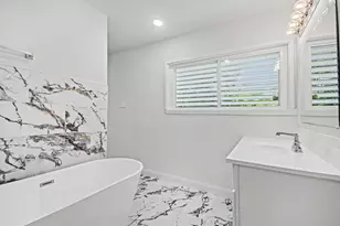 2005 Mary Moody Northen Blvd, Galveston, TX 77551 - Photo 18