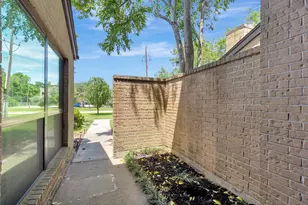 16570 Space Center Blvd, Houston, TX 77058 - Photo 36
