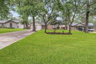 162 Greenleaf Ln, Conroe, TX 77304 - Photo 2