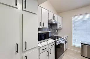 9809 Richmond Ave, Houston, TX 77042 - Photo 8