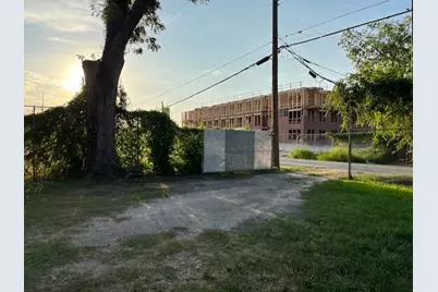 1611 Sylvester Road, Houston, TX 77009 - Photo 8