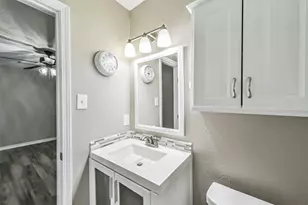 7903 Parkglen Dr, Houston, TX 77049 - Photo 22