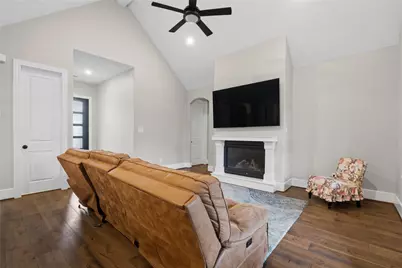 1002 Four Fountains Street, New Caney, TX 77357 - Photo 4