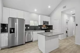 16902 Balmoral, Montgomery, TX 77316 - Photo 2