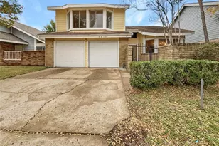 10619 Chapel Hill Dr, Houston, TX 77099 - Photo 2