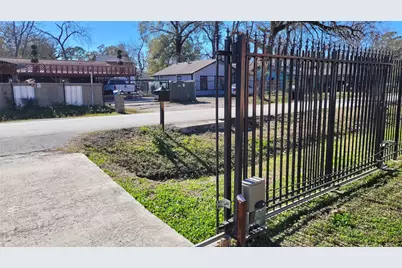 8429 Flintridge, South Houston, TX 77028 - Photo 4