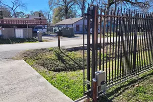 8429 Flintridge, South Houston, TX 77028 - Photo 4