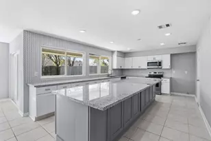 12811 Club Ln, Houston, TX 77099 - Photo 2