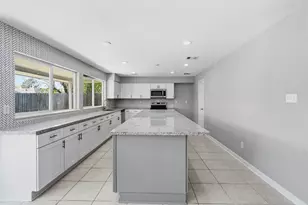 12811 Club Ln, Houston, TX 77099 - Photo 8