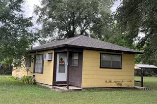 502 N Liberty St, El Campo, TX 77437 - Photo 1