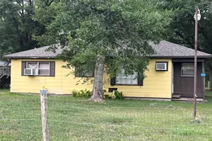 502 N Liberty St, El Campo, TX 77437 - Photo 2