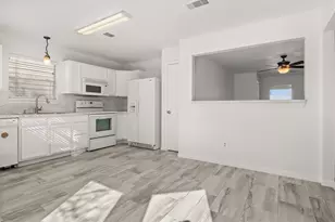 5061 Hauna Ln, Dickinson, TX 77539 - Photo 2