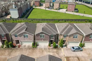 3733 Main Poplar Dr, Houston, TX 77025 - Photo 38