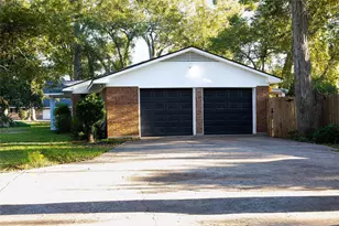 304 Van Winkle St, Lake Jackson, TX 77566 - Photo 4